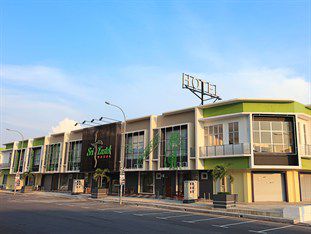 Sri Enstek Hotel - Klia Sepang Exterior photo